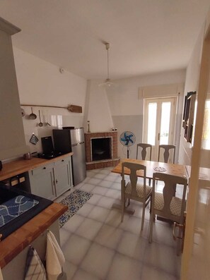 Dining - Casa Emilia - "Your temporary home" - spacious, cozy and central (Carovigno)