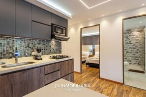 Deluxe Apartment, Garden View | Private kitchen | Microwave, stovetop, dishwasher, cookware/dishes/utensils - Cabañas Cielo Verde (Rionegro)