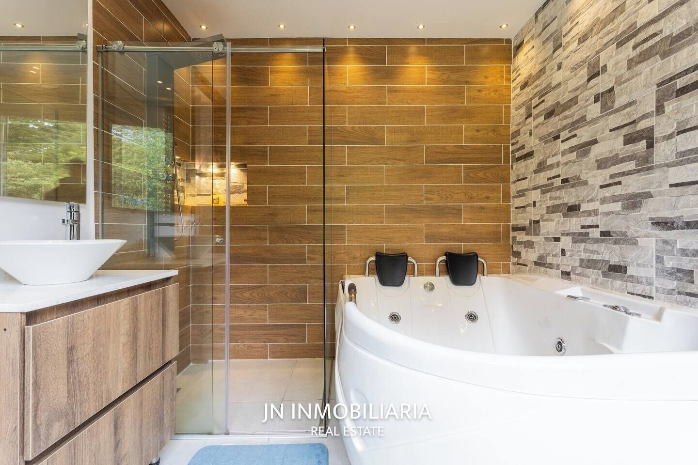 Luxury Apartment, Garden View | Bathroom | Shower, hair dryer, towels, soap