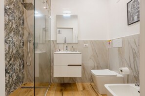 Shower, free toiletries, hair dryer, towels