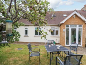 Outdoor dining - Greenwell (Weymouth)