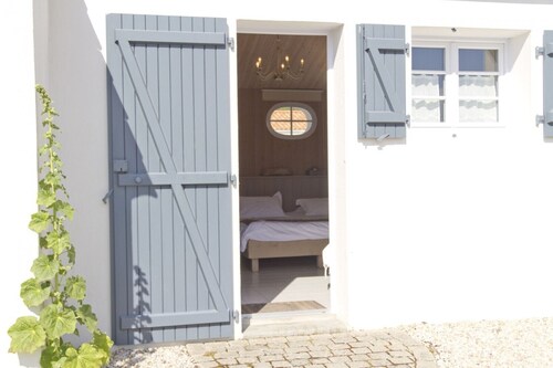 'Le Clos De La Combe - Noirmoutier' Guest Room with Shared Pool, Terrace & Wi-Fi