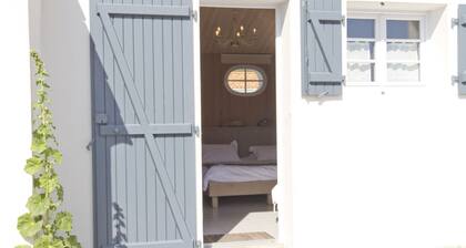 'Le Clos De La Combe - Noirmoutier' Guest Room with Shared Pool, Terrace & Wi-Fi