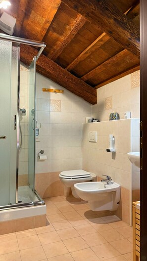 Interior detail - La busa camere e trattoria (Ponte San Nicolo)