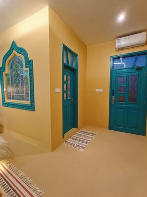 Phòng đôi Deluxe, ban công, quang cảnh biển | Minibar, trang trí khác biệt, trang bị nội thất với thiết kế riêng biệt