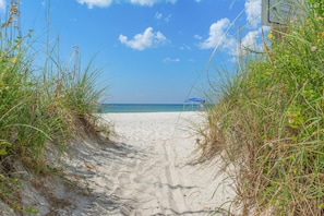 House, Multiple Beds (3B - Knee Deep) | Beach