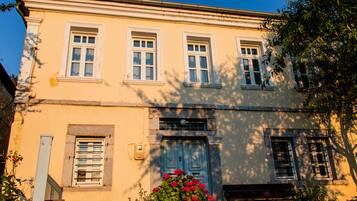 Villa, Patio, City View | Soundproofing, iron/ironing board, free WiFi