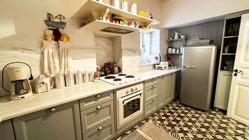 Villa, Patio, City View | Private kitchen | Electric kettle