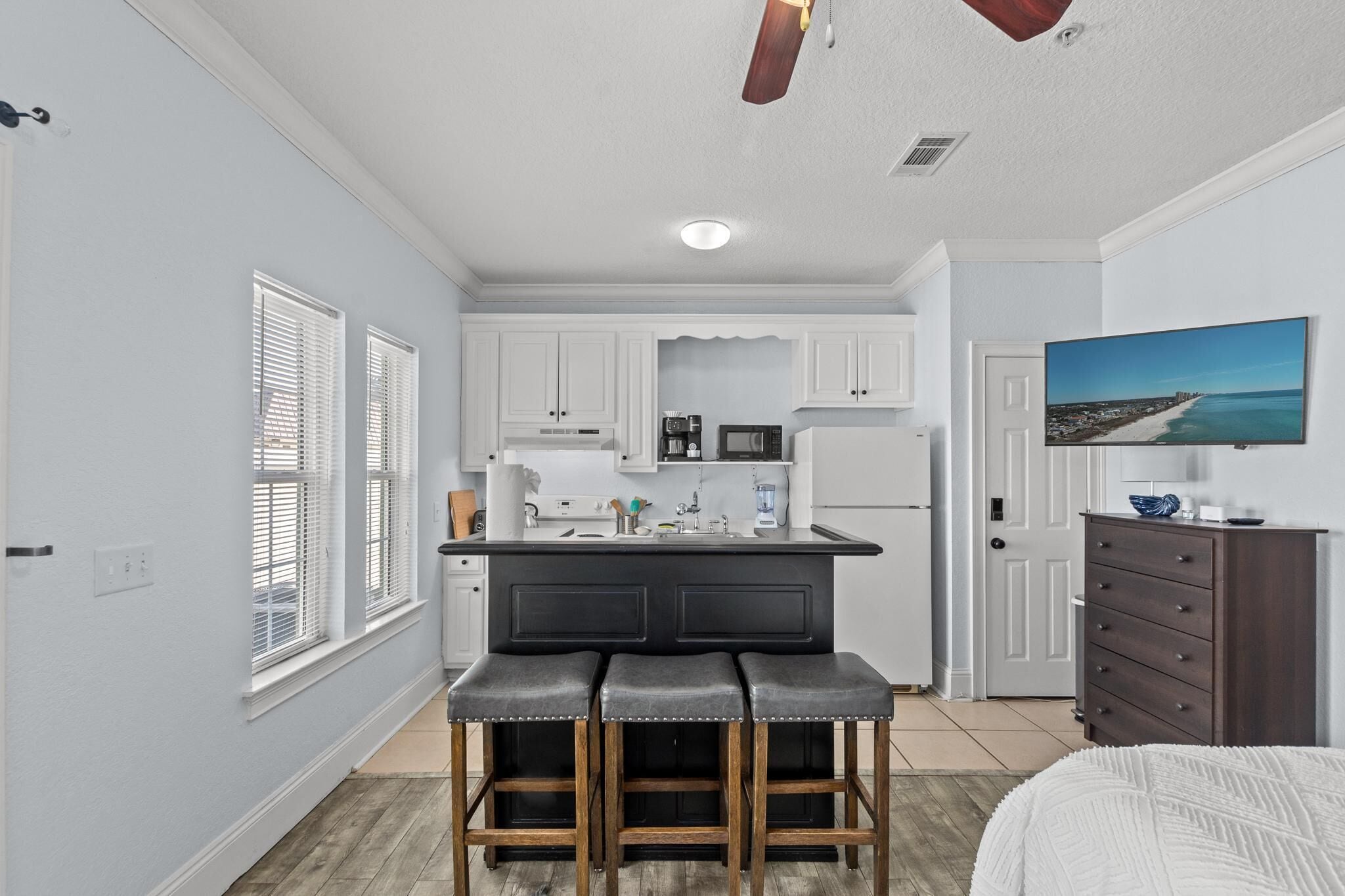 Appartamento, 1 letto queen (3B - The Seaglass Shack) | Cucina privata | Forno, tostapane