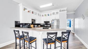 Casa, varias camas (3B - Livin' La Villa Loca) | Cocina privada | Horno y tostadora