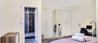 Spacious Home + Parking for Families & Contractors