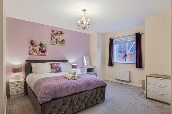 4 soverom, strykejern/-brett, wi-fi (inkludert) og sengetøy