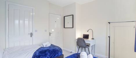 4 bedrooms, iron/ironing board, free WiFi, bed sheets