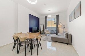 Comfort Apartment, 2 Bedrooms, Kitchen | Living area