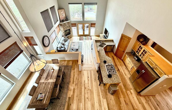 Casa de ciudad, varias camas, hidromasaje, vista a la montaña (Fox Den at Emmett Lode) | Interior