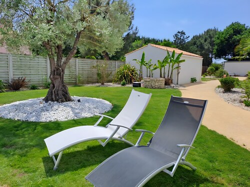 Guest Room 'Le Clos De La Combe - Ile d'Yeu' with Shared Pool, Terrace and Wi-Fi
