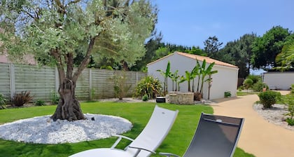 Guest Room 'Le Clos De La Combe - Ile d'Yeu' with Shared Pool, Terrace and Wi-Fi