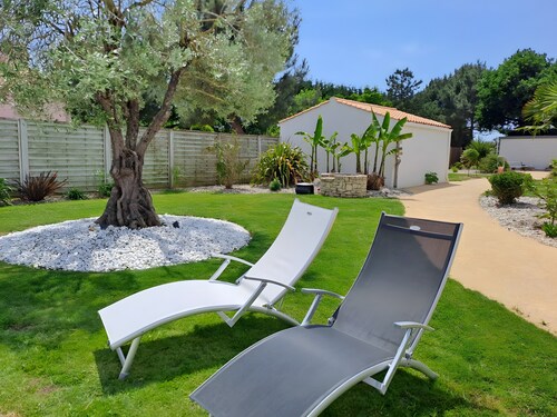 Le Clos De La Combe-Les Sables d'Olonne: Guest Room with Pool & Shared Kitchen