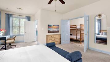 4 bedrooms, desk, travel crib, WiFi (free)