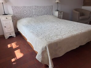 2 makuuhuonetta, silitysrauta/-lauta, Wi-Fi