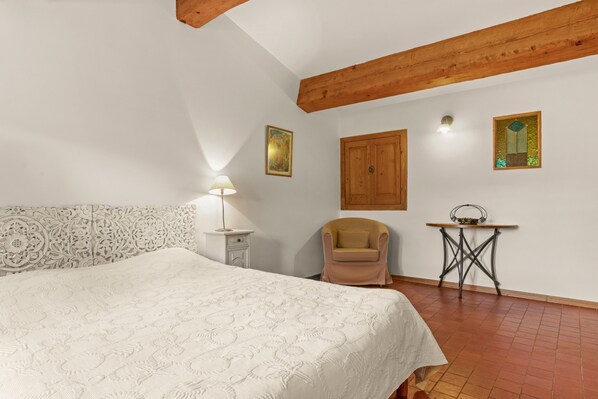 2 habitaciones, tabla de planchar con plancha y wifi 
