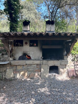 Property grounds - Holiday Home 'À La Ferme' with Shared Pool, Private Terrace and Wi-Fi (Taradeau)
