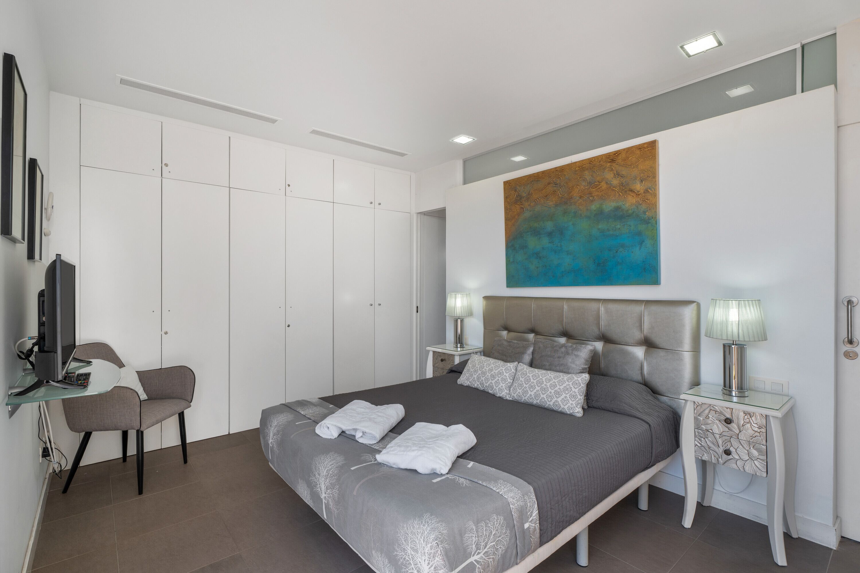 4 slaapkamers, een strijkplank/strijkijzer, wifi, beddengoed