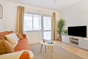 TV, mesa de pingue-pongue