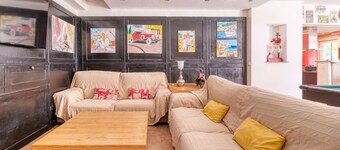 Bed and Breakfast 'La Pompadour' with Shared Pool, Shared Garden and Wi-Fi