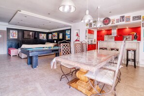 Dining - Bed and Breakfast 'La Trabiata' with Shared Pool, Shared Garden and Wi-Fi (Le Fraysse)