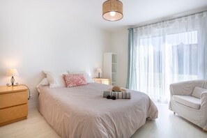 3 chambres, fer et planche à repasser, Wi-Fi, draps fournis