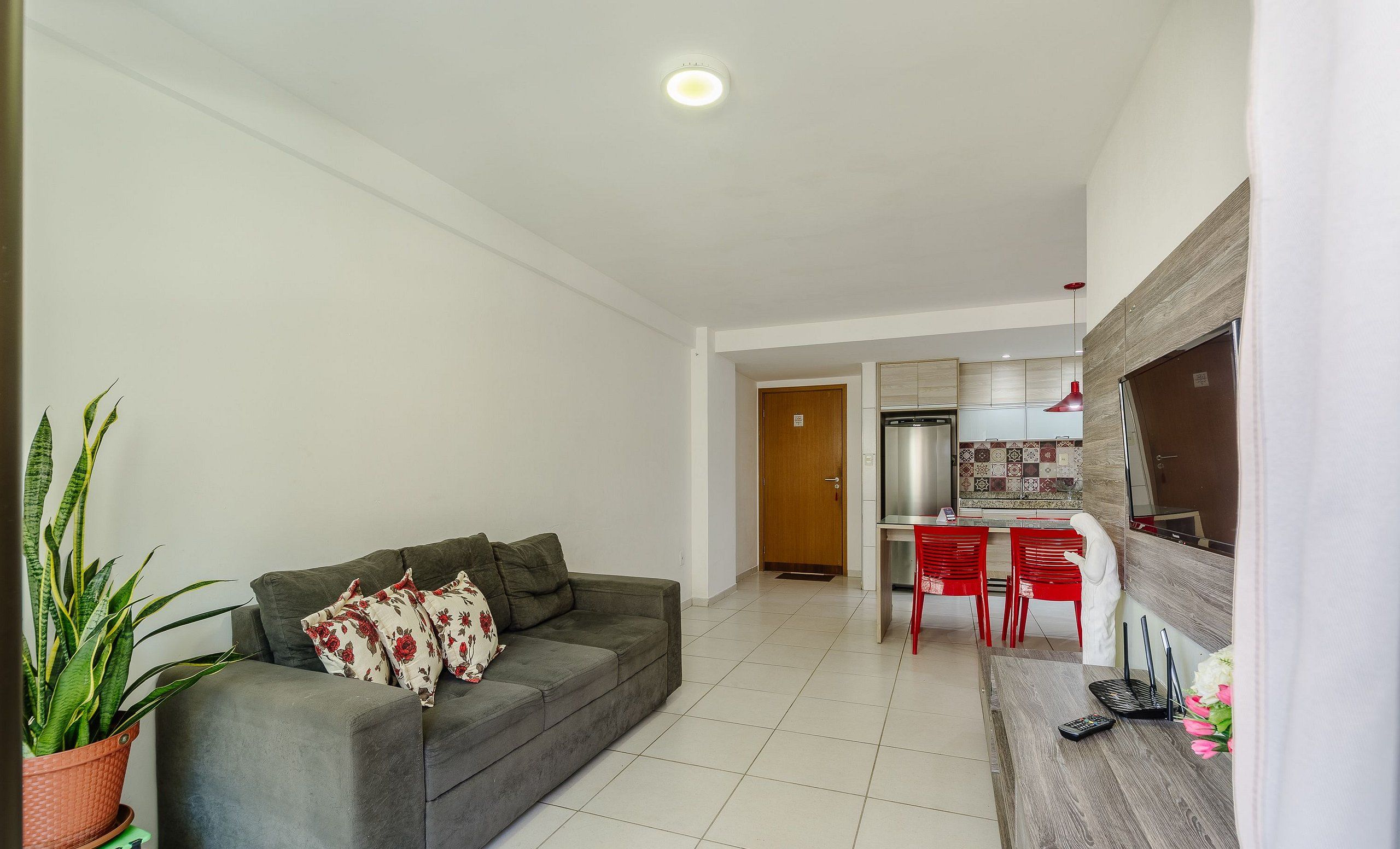 Apartamento básico | Área de estar | Smart TV 40 polegadas com canais digitais