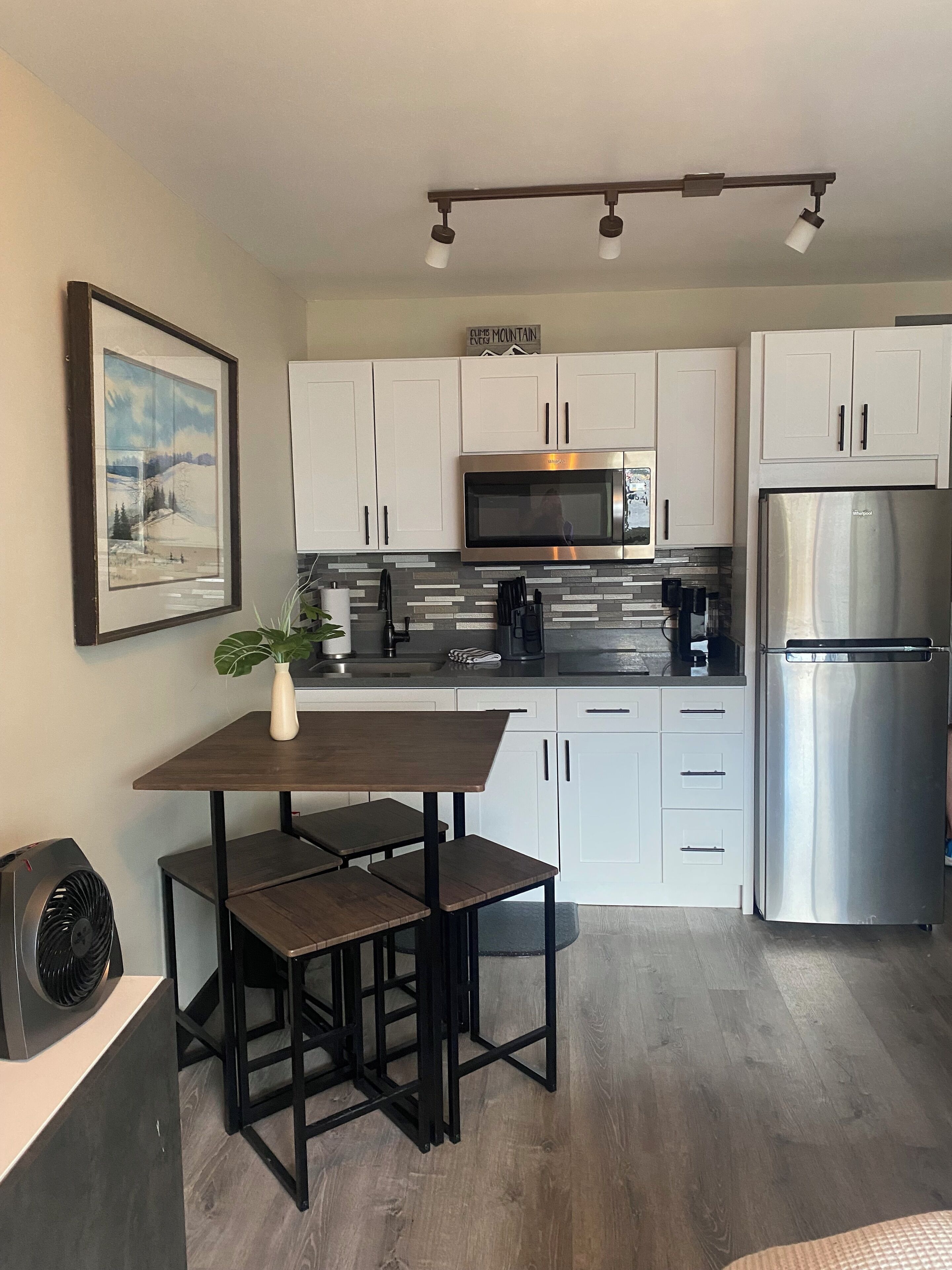 Fridge, microwave, stovetop, coffee/tea maker