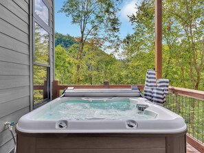 Outdoor spa tub