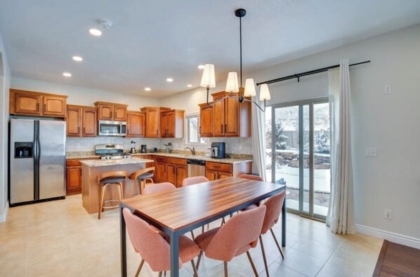 Private kitchen - Cozy Home in Saratoga Springs (Saratoga Springs)
