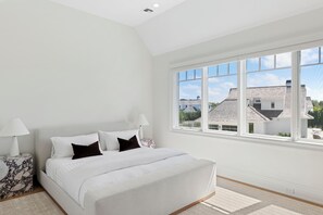 7 عدّة غرف نوم ومكواة/لوح كي وخدمة الإنترنت وملاءات أسرّة