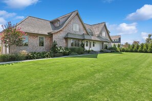 Exterior - Luxury Retreat in Southampton Less than One Mile from Shinnecock Hills Golf Club (Southampton)