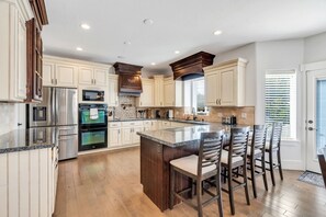 Microondas, horno, parrilla de estufa y lavavajillas 