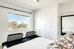 Apartment | 2 bedrooms, Internet - Chic 2bed in Camps Bay w Sea Views Bayview Rise (Cape Town)