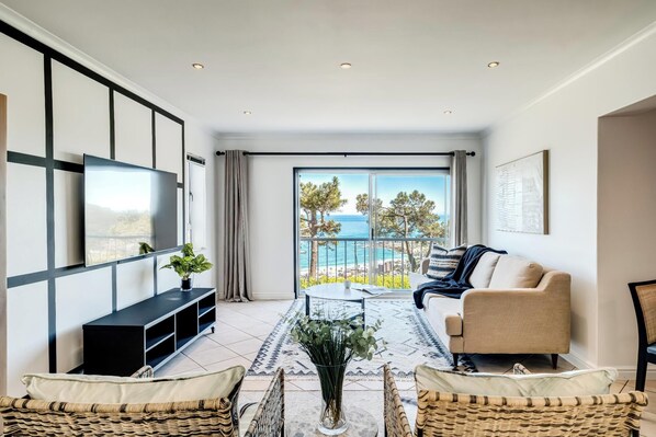 Apartment | 2 bedrooms, Internet - Chic 2bed in Camps Bay w Sea Views Bayview Rise (Cape Town)