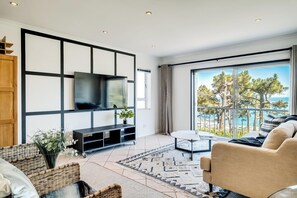 House | 2 bedrooms, desk, Internet