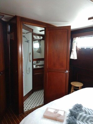 1 bedroom, desk, free WiFi