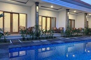 Outdoor pool - Alit Guest House (Bali)