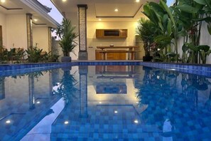 Outdoor pool - Alit Guest House (Bali)