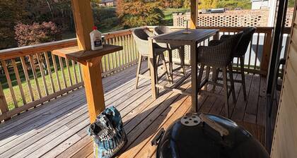 Cozy, pet friendly house minutes from New River Gorge NP with large backyard