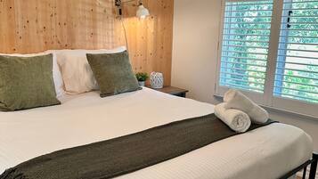 Iron/ironing board, internet, bed sheets