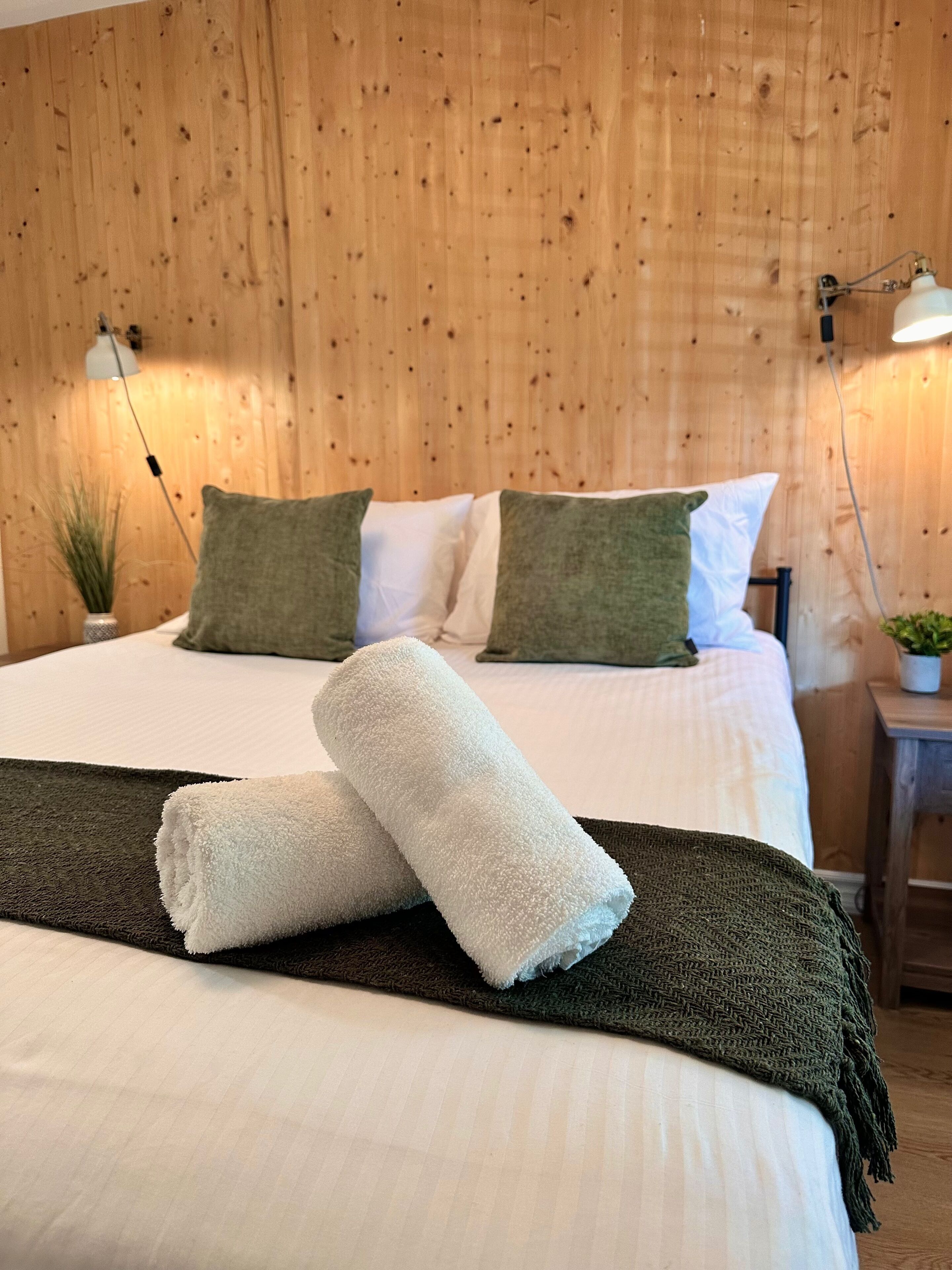 6 間睡房、熨斗/熨衫板、上網、床單