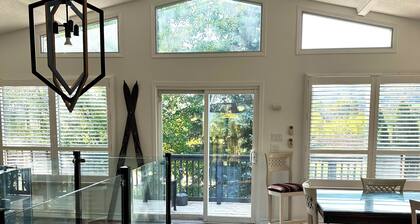 Large Cozy Chalet with Slope Views & Hot Tub