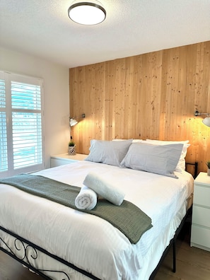 6 bedrooms, iron/ironing board, internet, bed sheets
