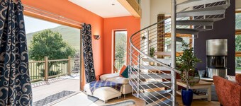 Gulabin House - a house that sleeps 12 guests in 5 bedrooms